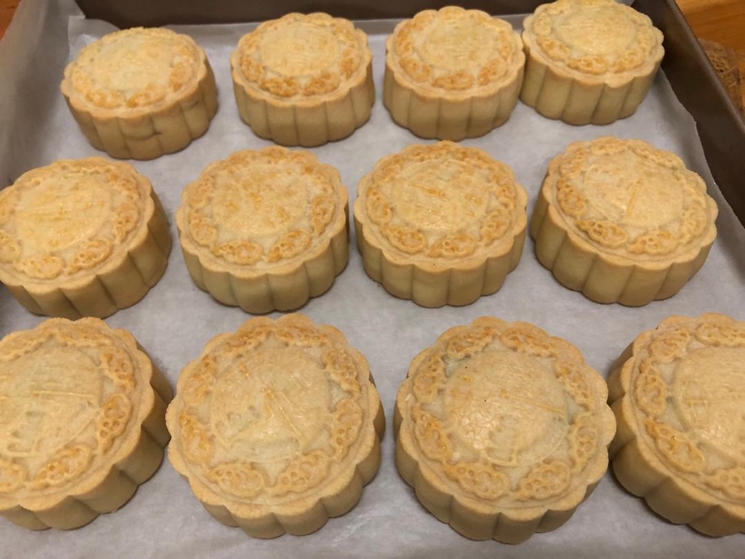 广式莲蓉月饼（75克、50克、各种规格都有）