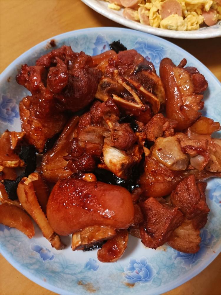 别样红烧猪脚的做法