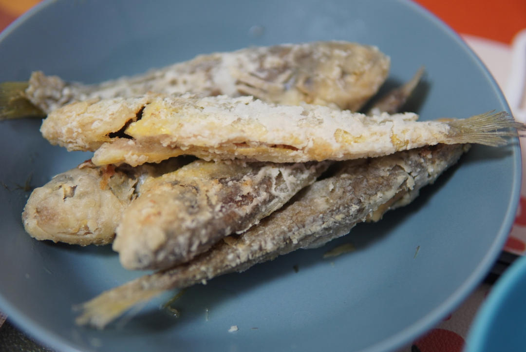 干炸香酥小黄鱼