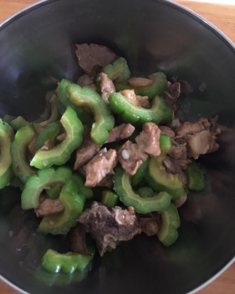 苦瓜焖排骨