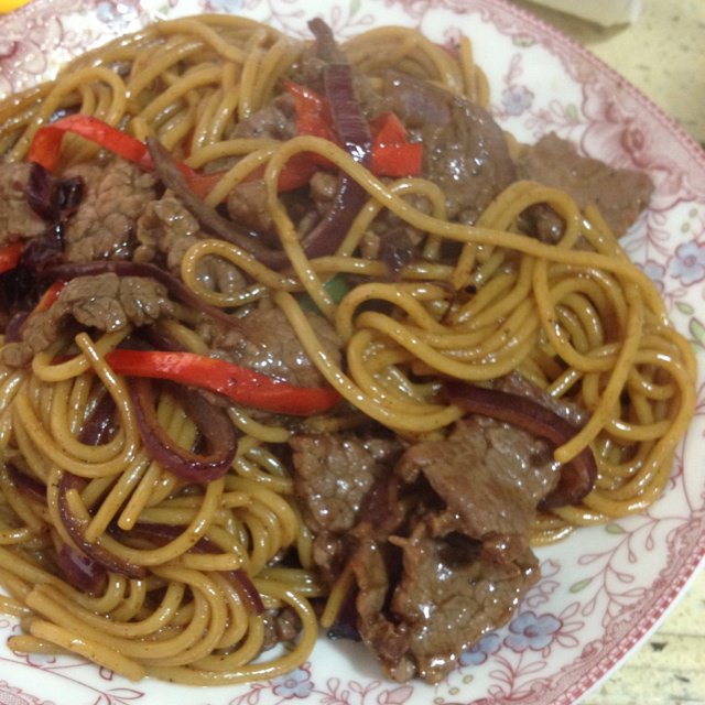 黑椒牛柳炒意面