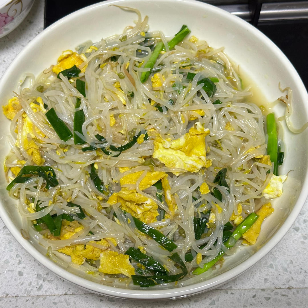 豆芽韭菜炒鸡蛋，三分钟搞定～！