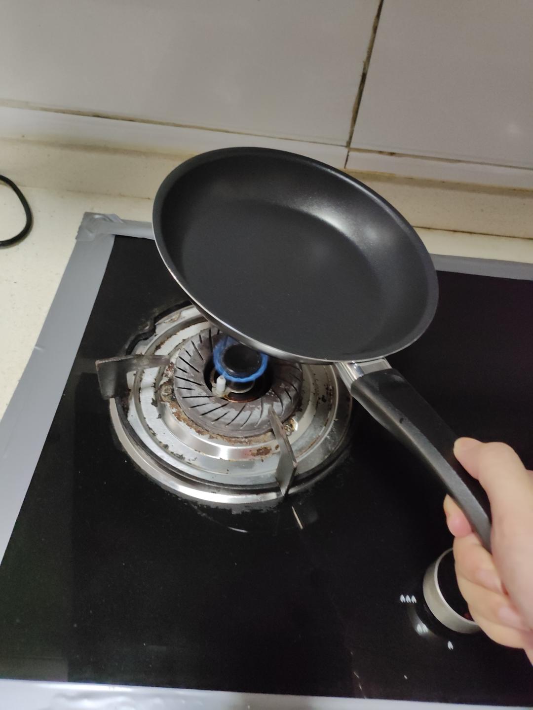 新买的铁锅千万别急着用~教你如何开锅变成无毒不粘锅