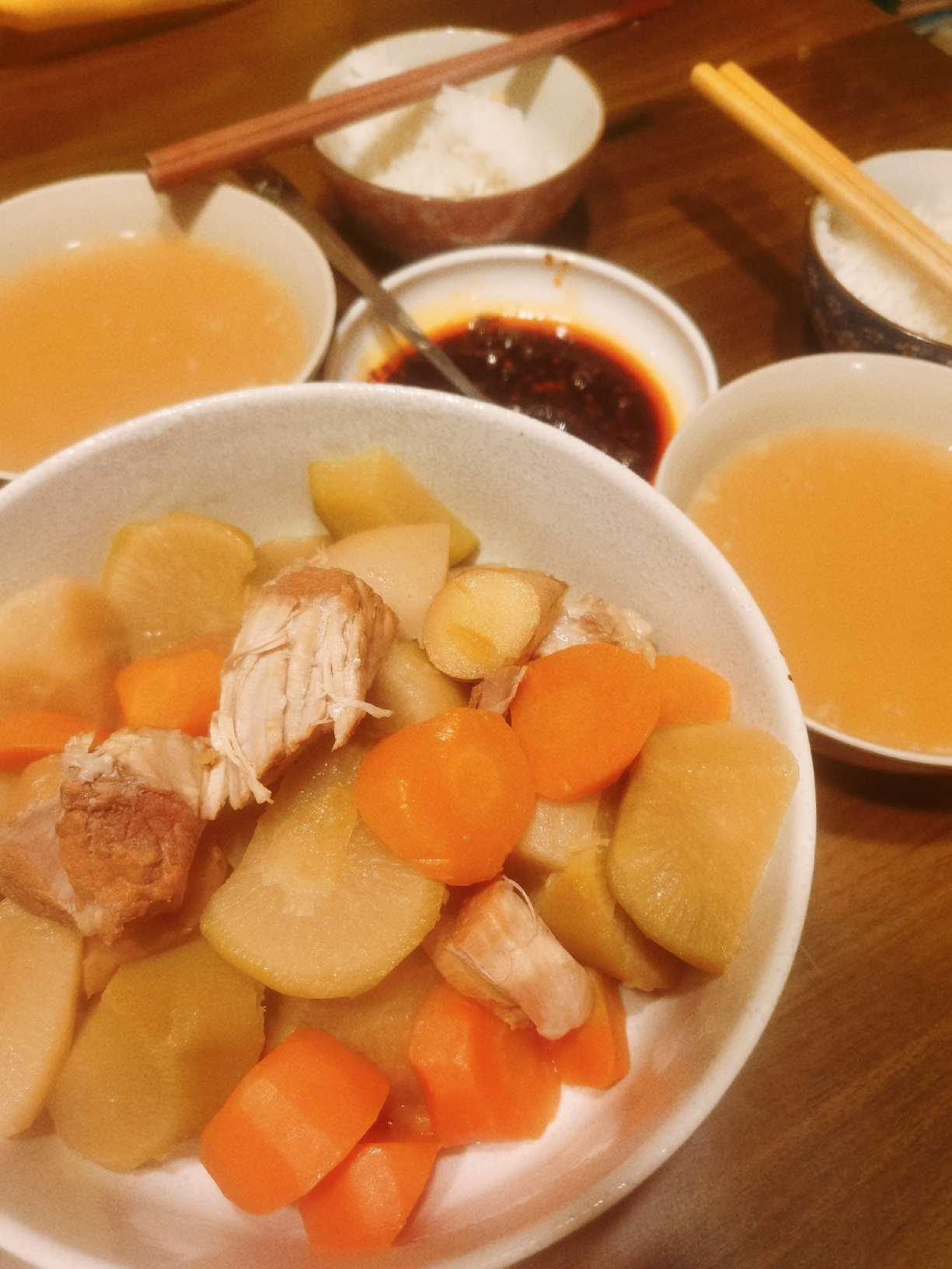 【广东煲汤】青红萝卜苹果煲猪铮（是的你没有看错，苹果也可以煲汤）的做法