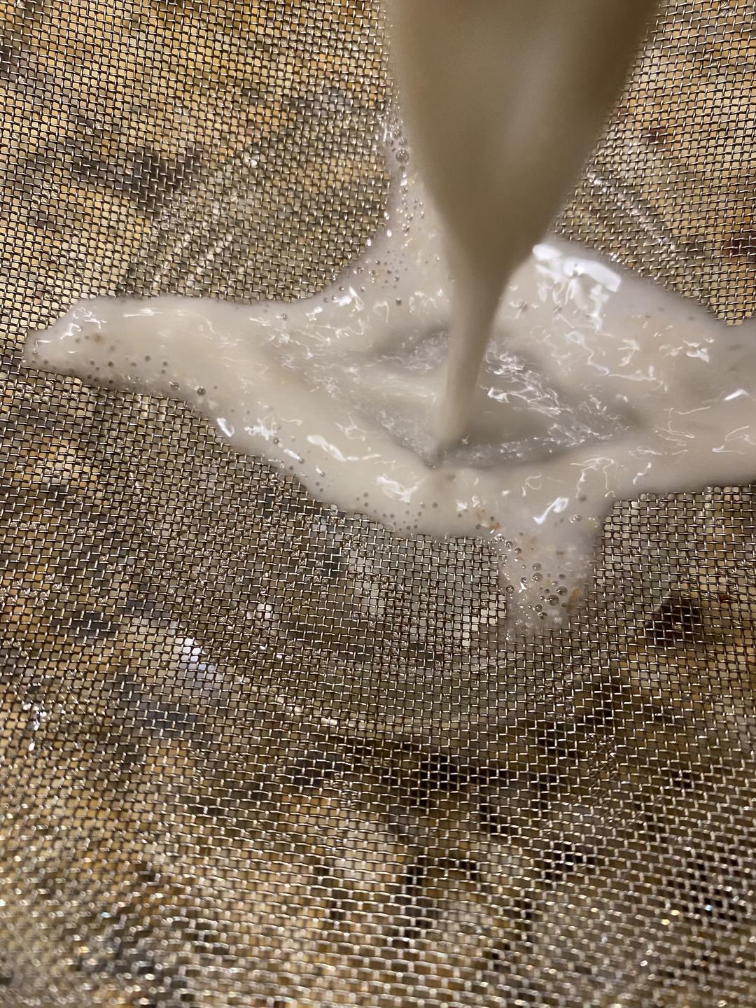 5分钟就能搞定的燕麦奶Oat Milk真的是奶制品吗？的做法 步骤3