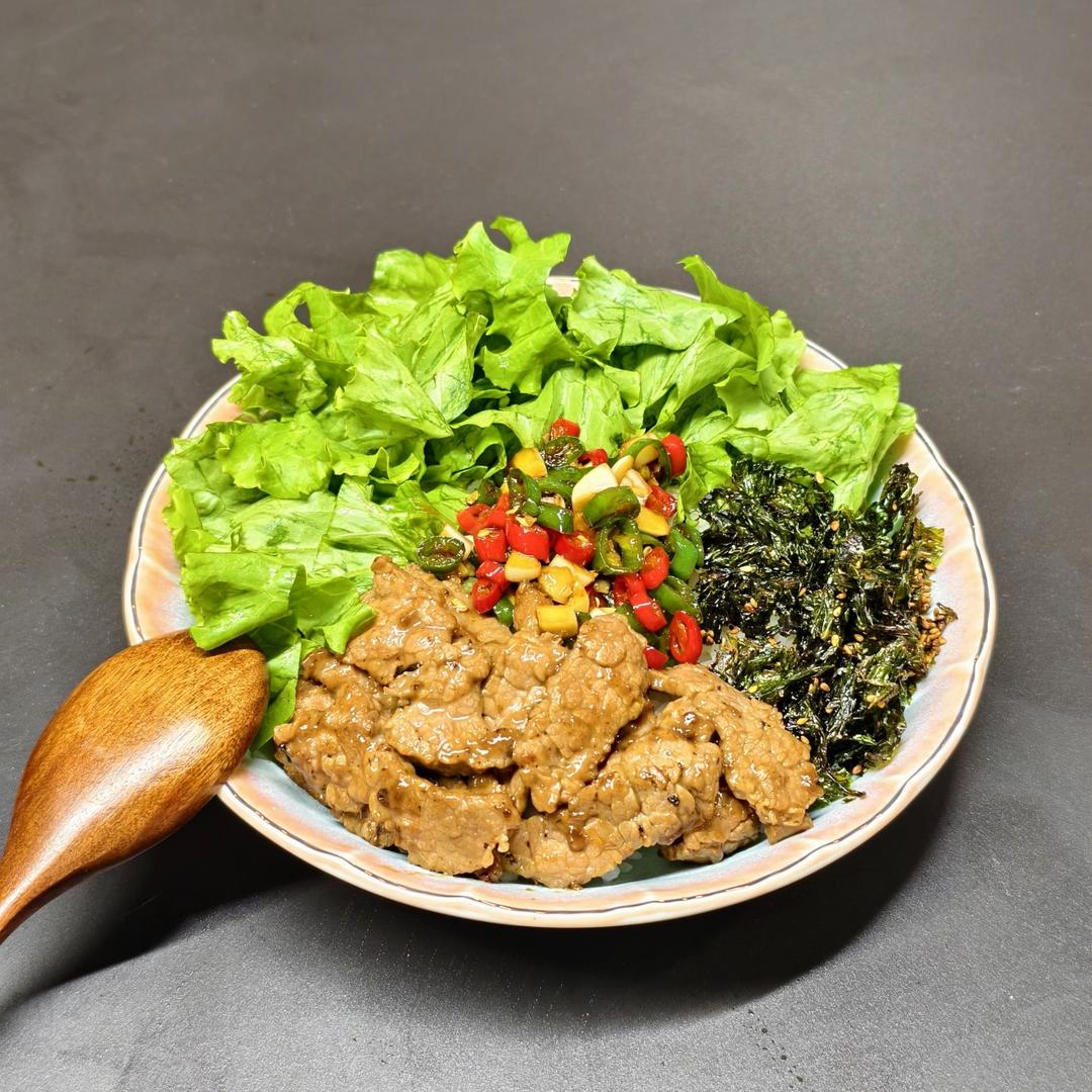 生菜牛肉拌饭