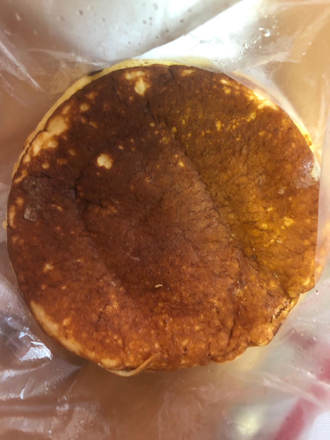 【酸奶松饼yogurt pancake】，搭上黑莓果酱和枫糖的美味。