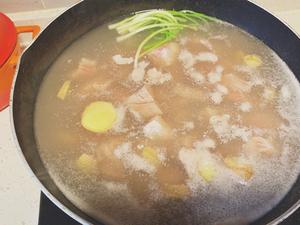 开胃鲜香番茄土豆牛腩汤面的做法 步骤2
