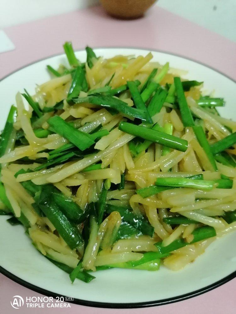 土豆丝炒韭菜