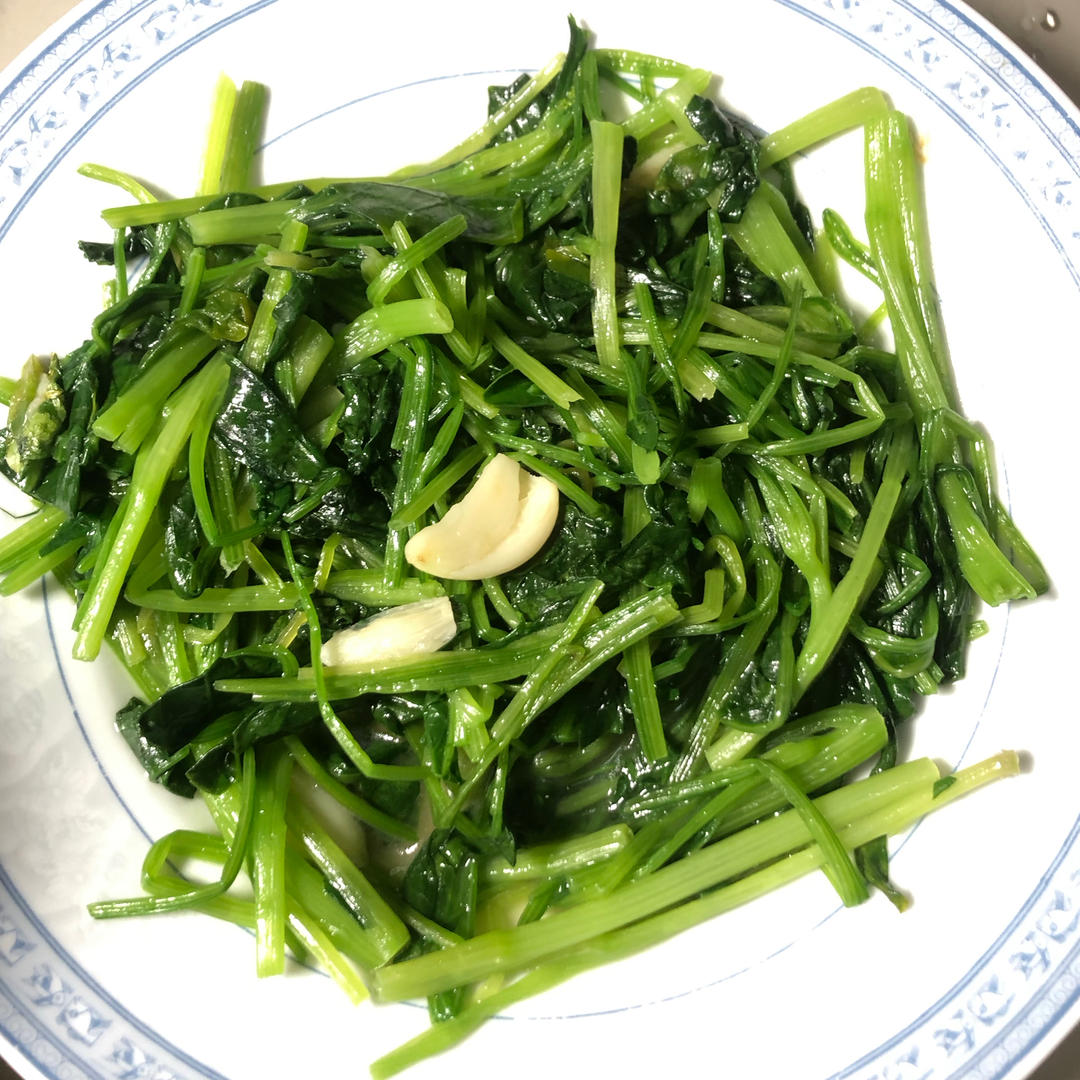 不涩口又嫩的清炒菠菜