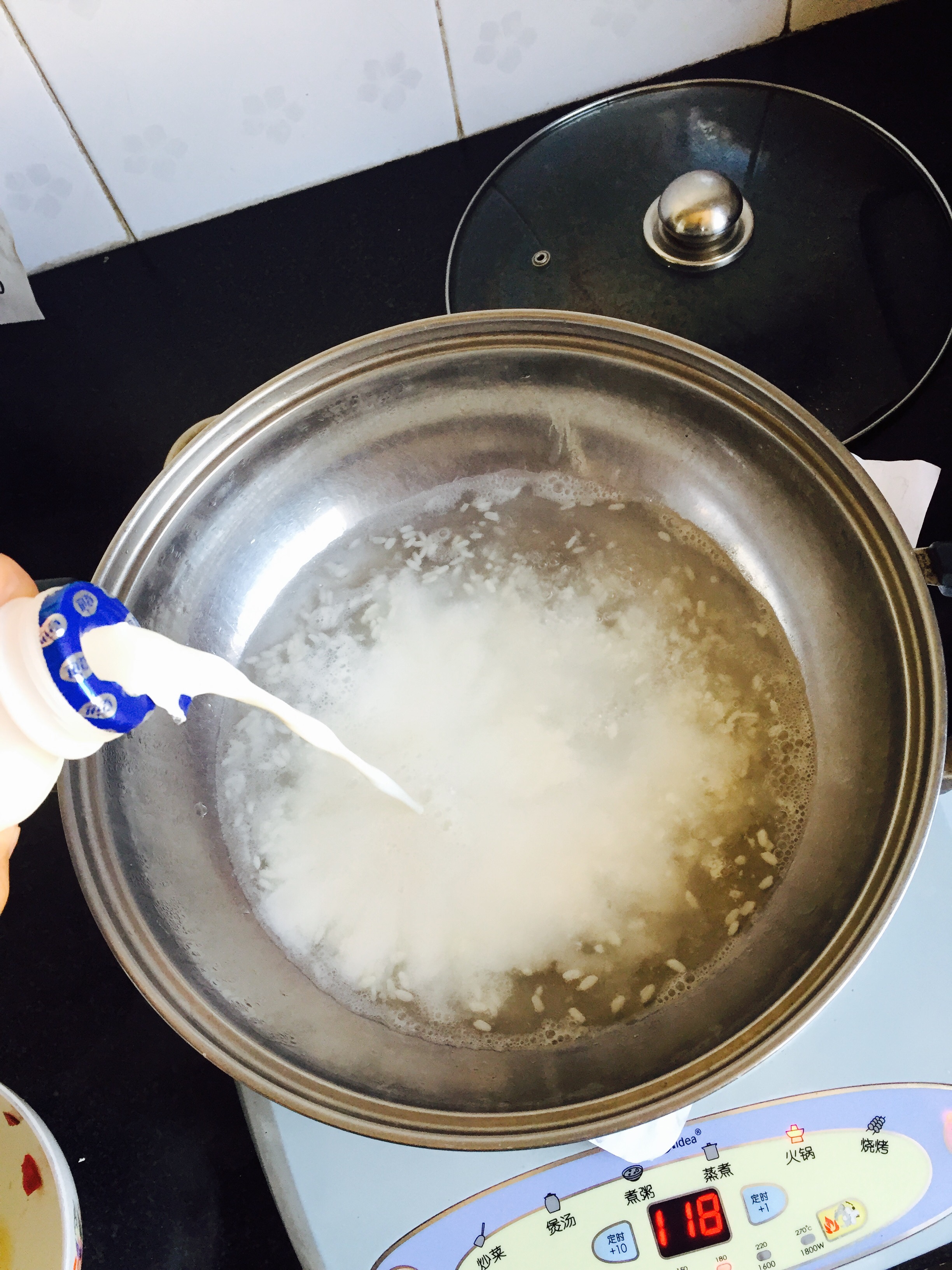 牛奶鸡蛋醪糟汤的做法 步骤3
