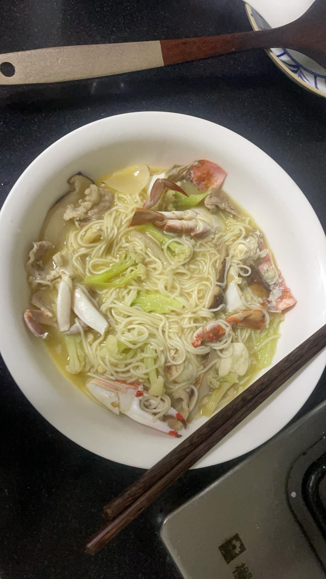 白蟹对虾海鲜面