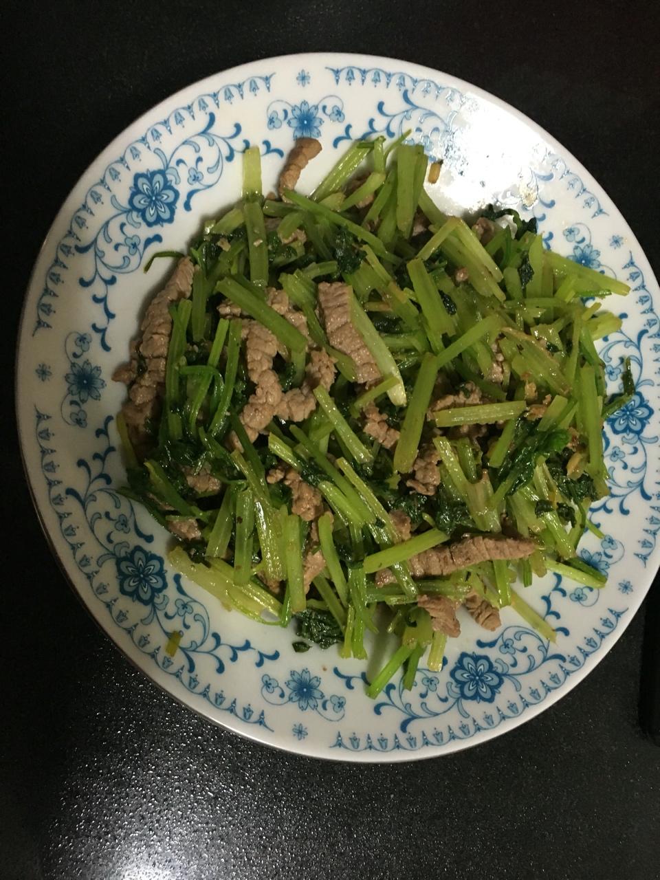 牛肉丝炒香芹