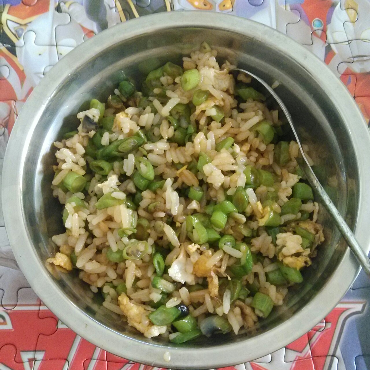 小妮子在厨房各种瞎折腾