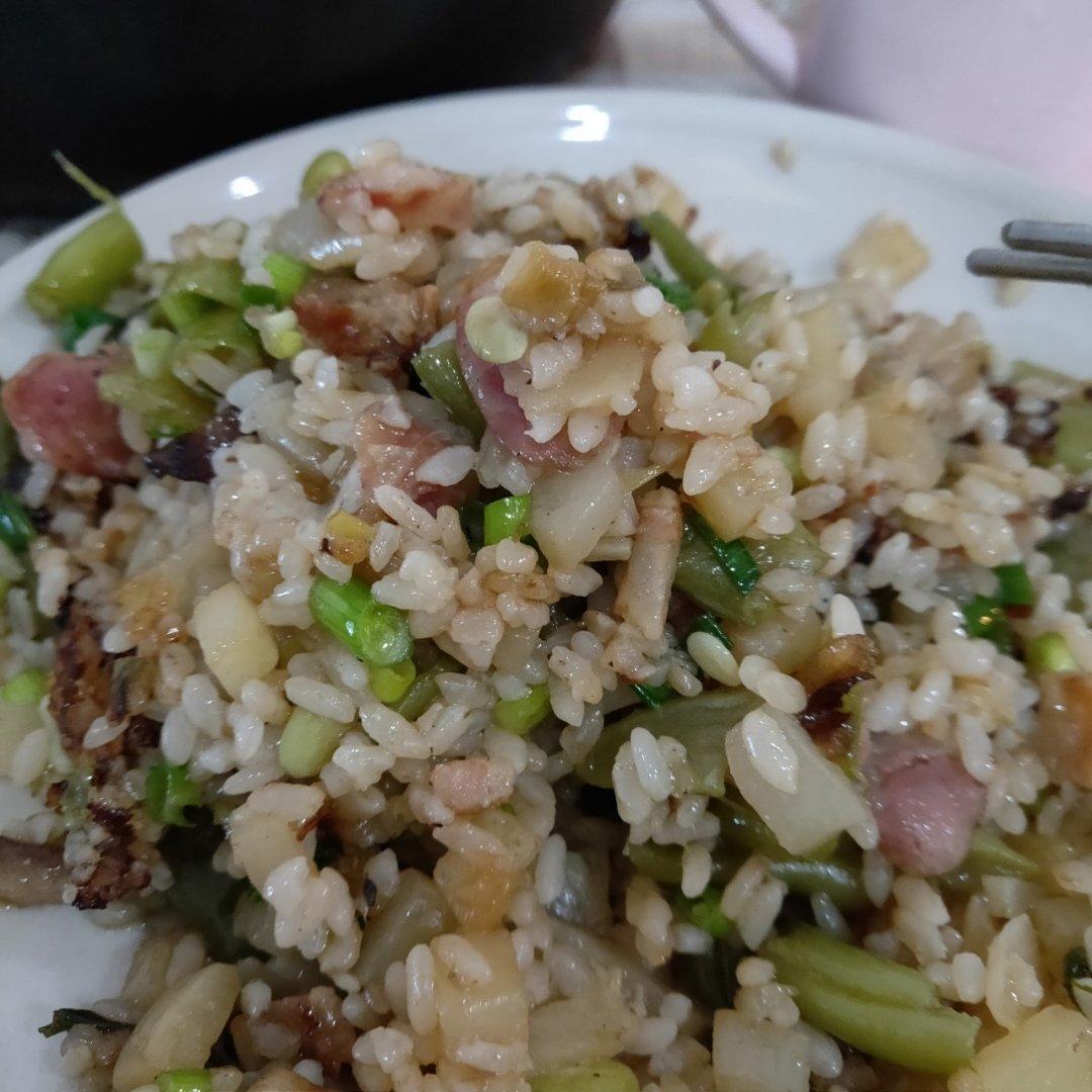 腊肉四季豆焖饭