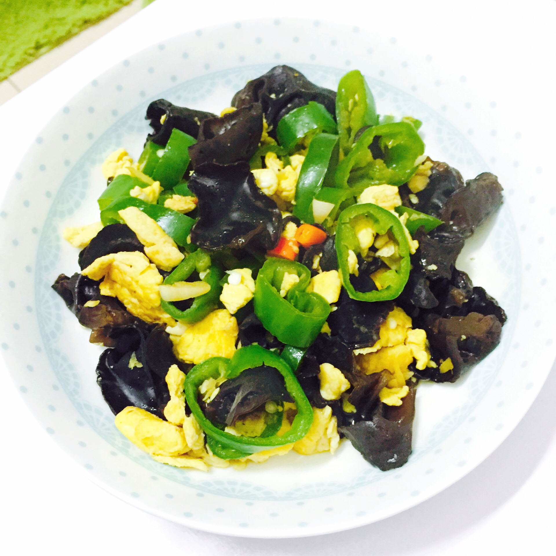 青椒鸡蛋炒木耳