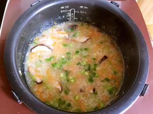 香菇虾仁蔬菜藜麦粥的做法 步骤5