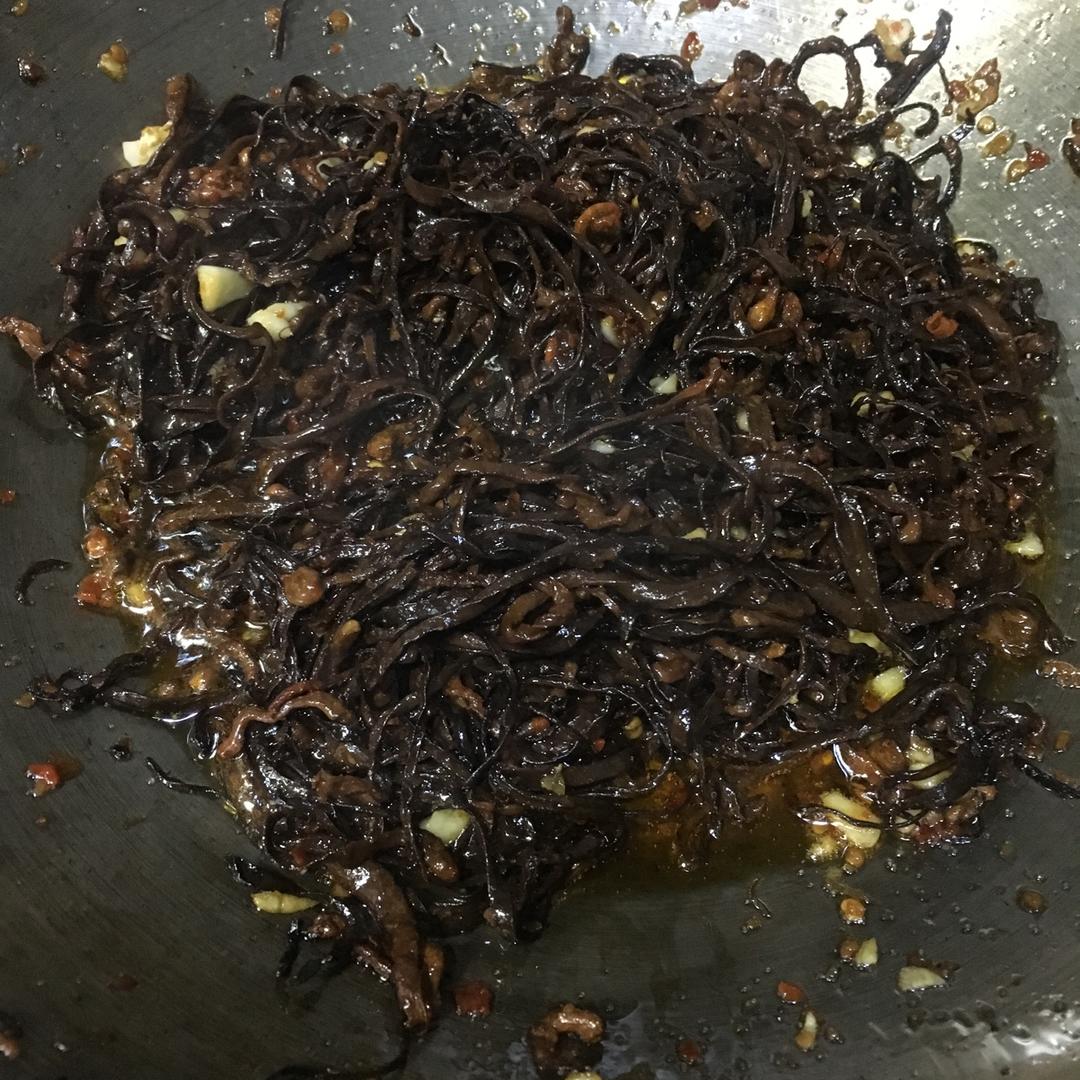 夏日一口鲜－炝炒干巴菌
