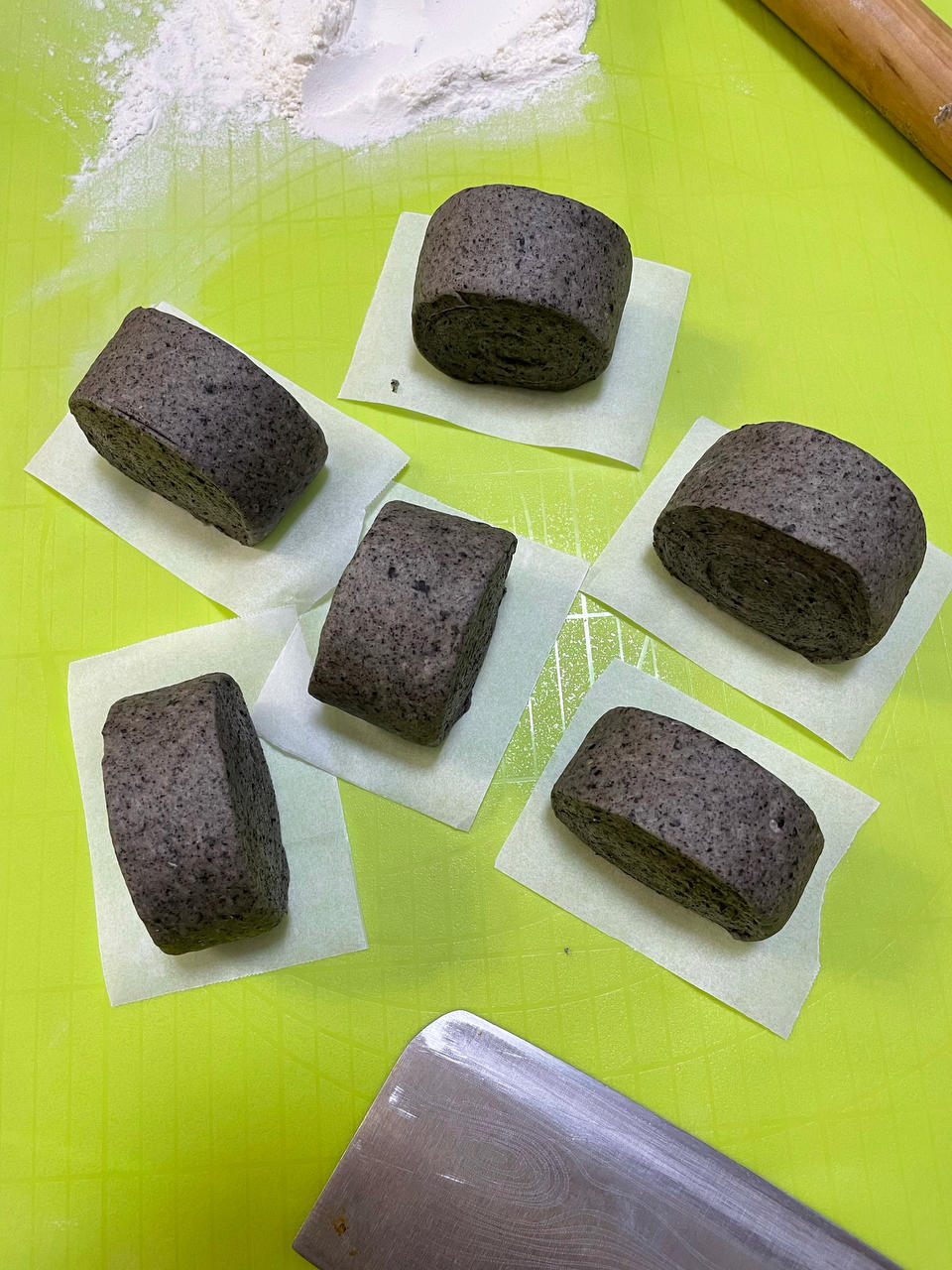 奶香黑芝麻馒头