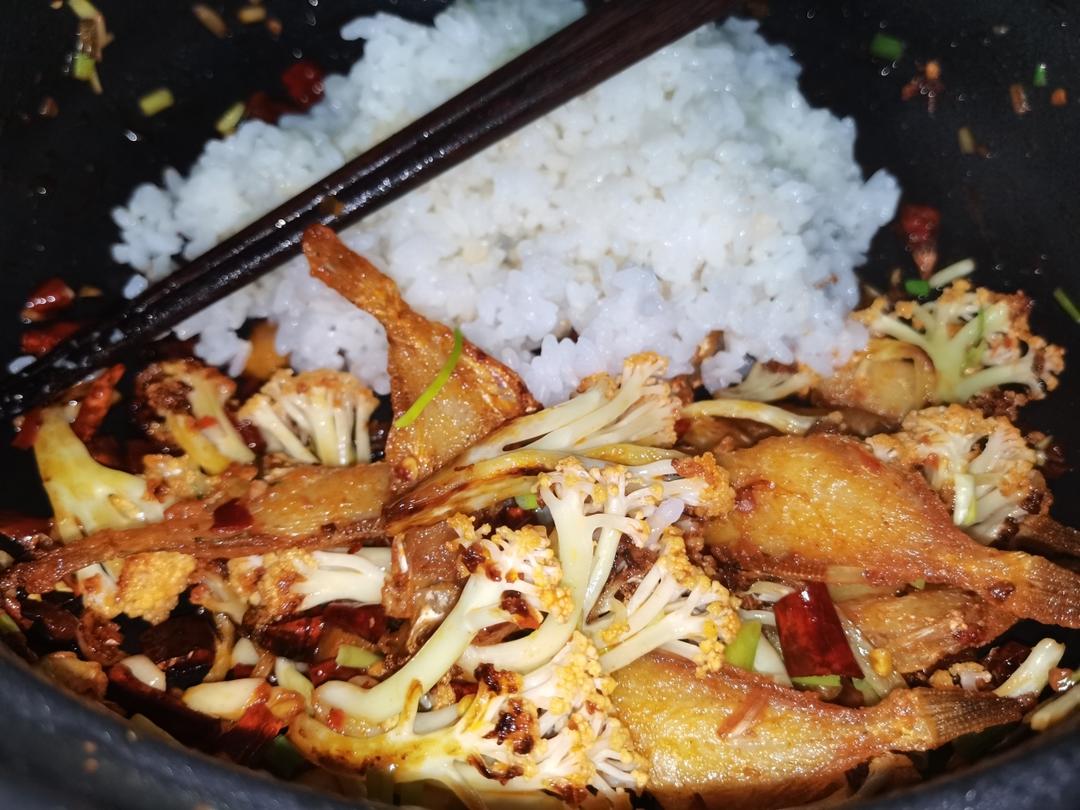 挑嘴一人食/干锅花菜耗儿鱼