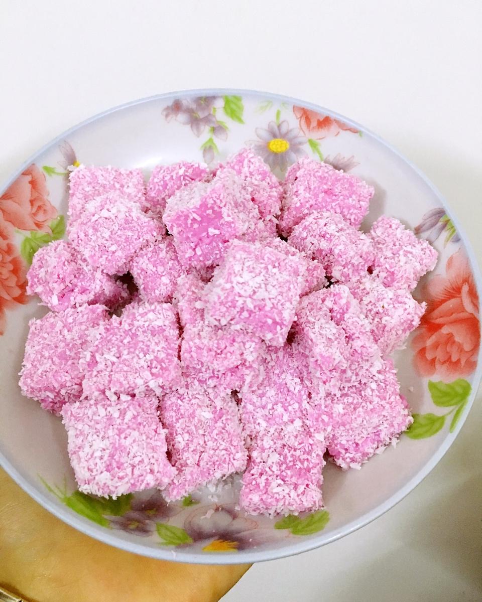 粉色椰丝牛奶小方