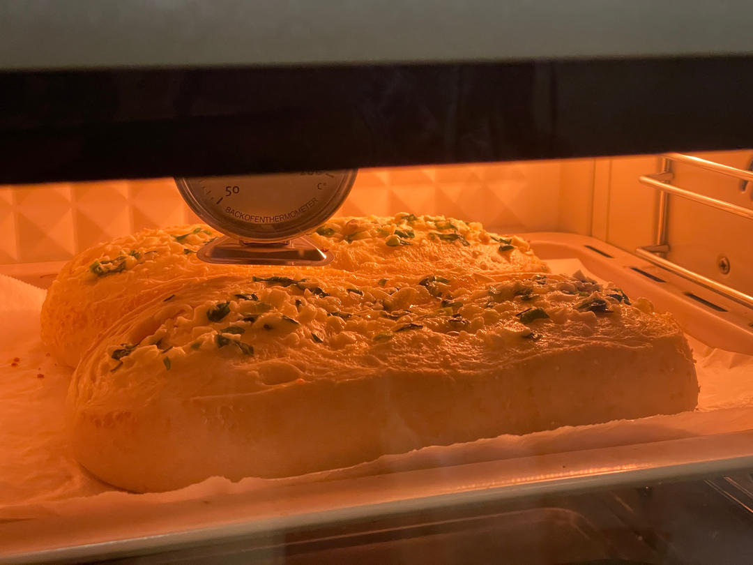 非常柔软的蒜香芝士餐包做法，满屋飘香