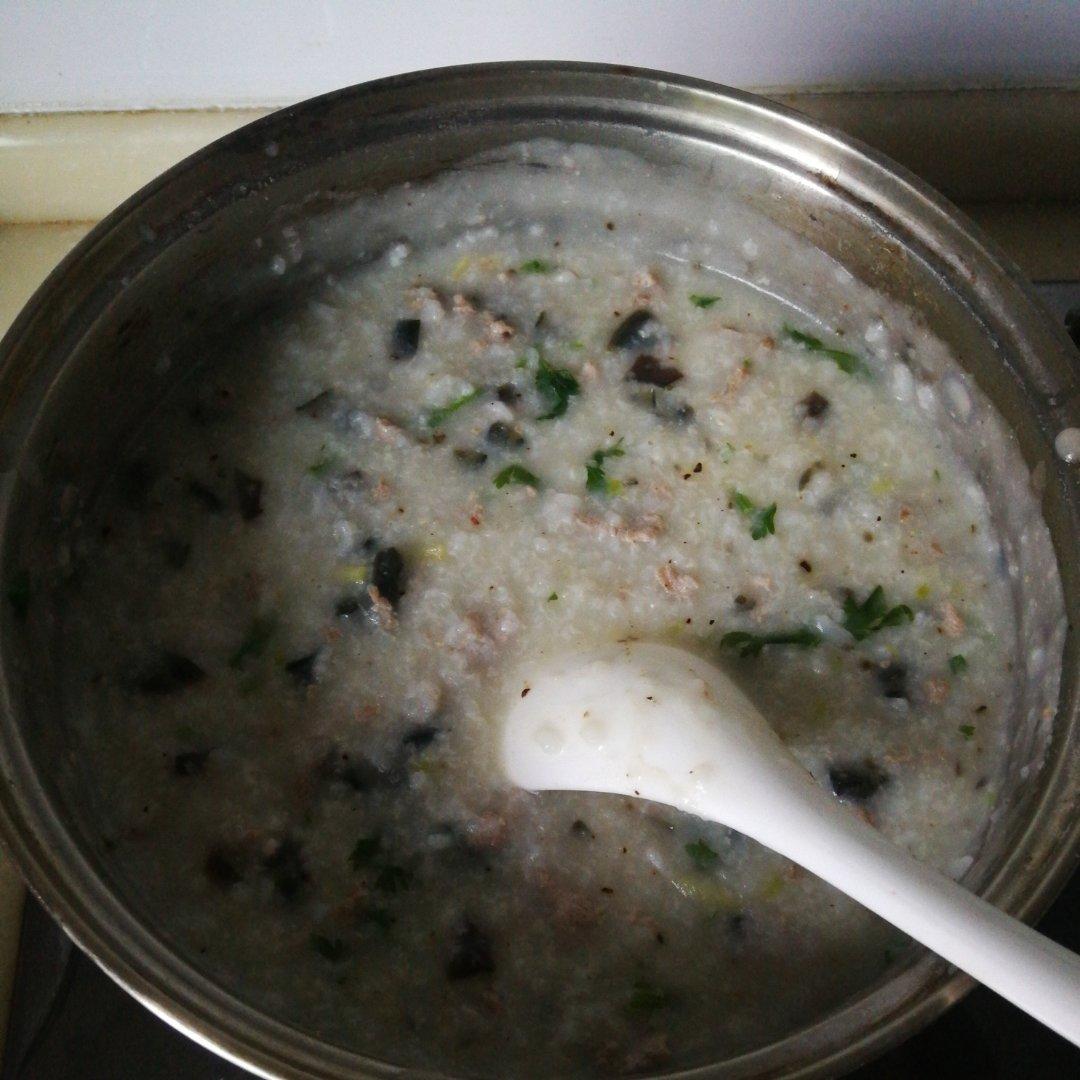 十五分钟快手之香滑皮蛋瘦肉粥(附五分钟电饭煲电压力锅更快捷方法)