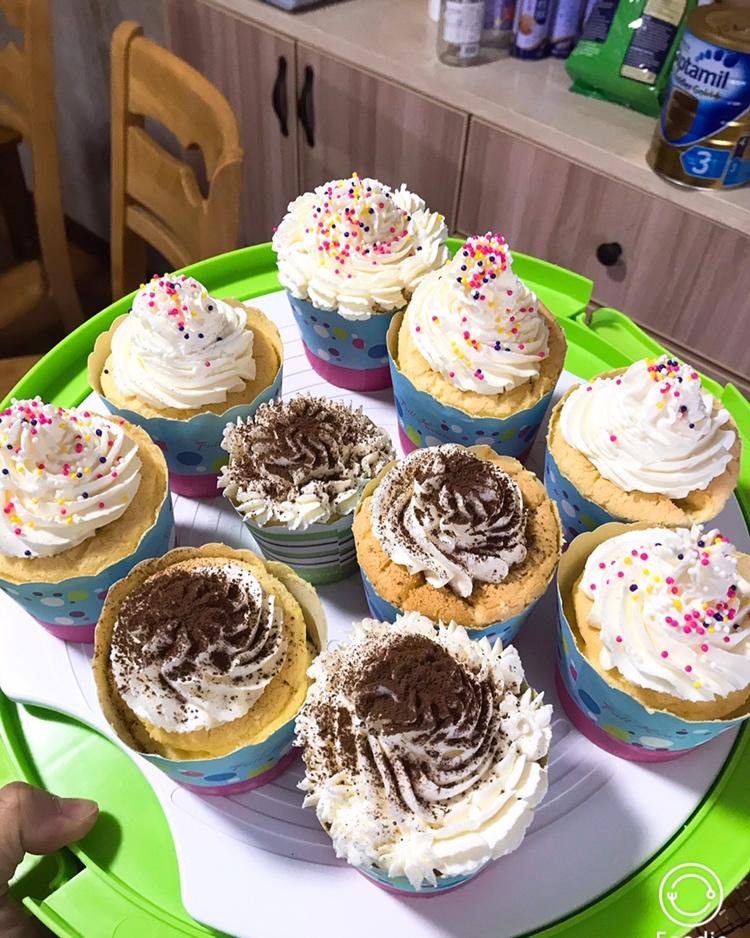 鲜奶油戚风杯子蛋糕（纸杯蛋糕）