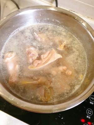 玉米笋鸡汤的做法 步骤3