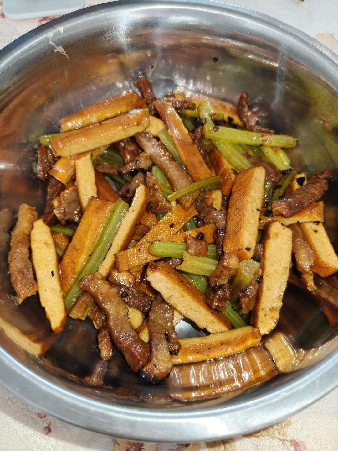 芹菜香干炒肉丝