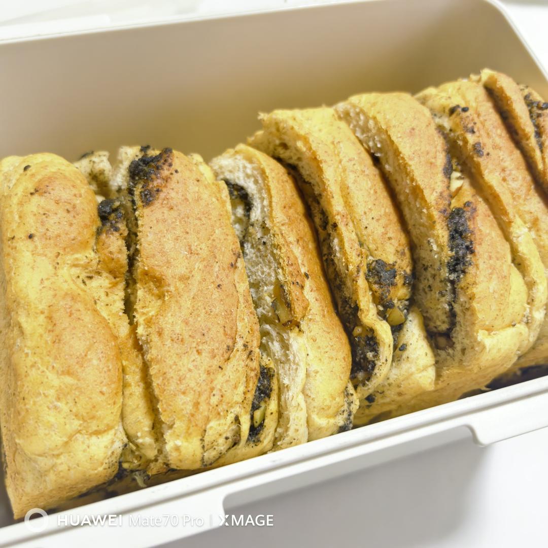 黑芝麻坚果吐司