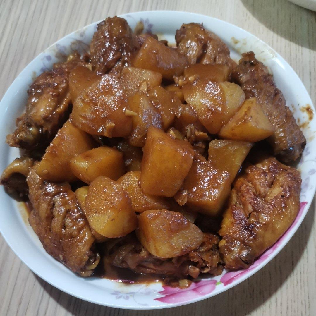 大师菜谱丨柱侯酱焖鸡翅土豆