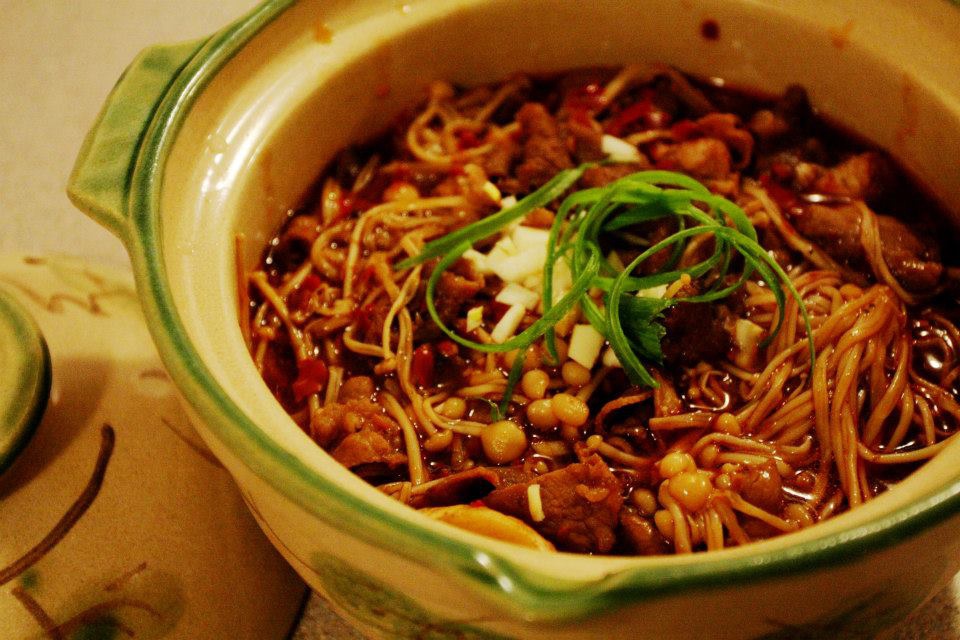 一品肥牛金针煲