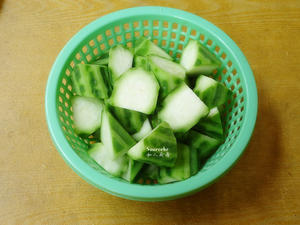 丝瓜鱼片汤的做法 步骤2
