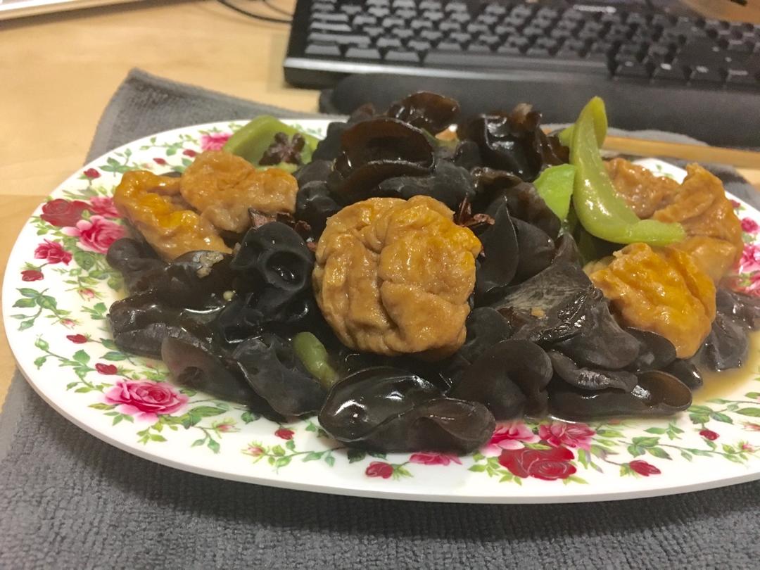 油面筋烩木耳