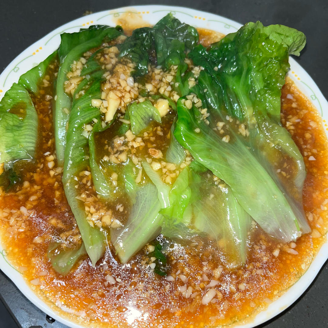 蒜蓉蚝油生菜，清脆爽口，色香味俱全