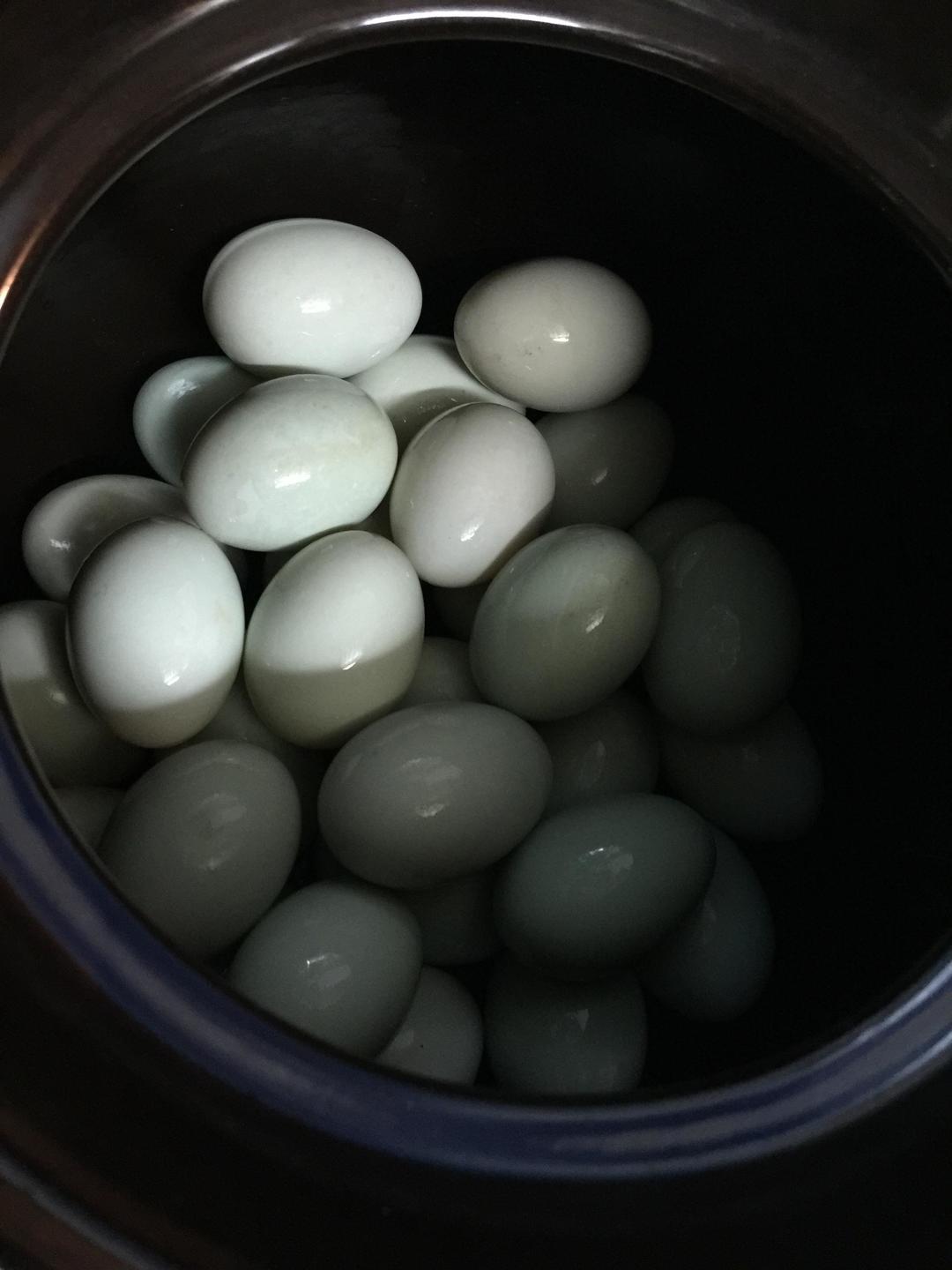 自制咸蛋： 100%出油起沙的咸蛋的做法 步骤7