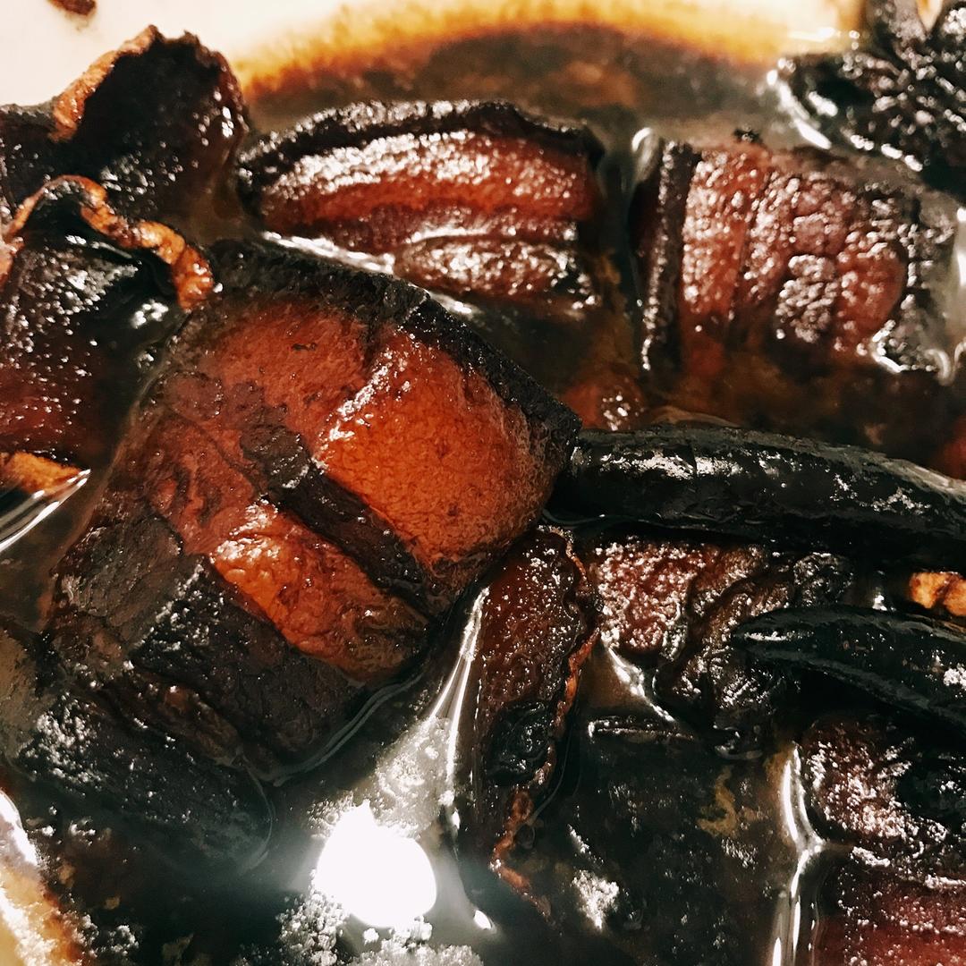 吃着碗里望着锅里的红烧肉