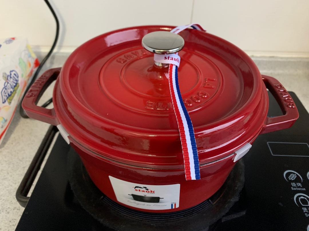 Staub珐琅铸铁锅的开锅+养成