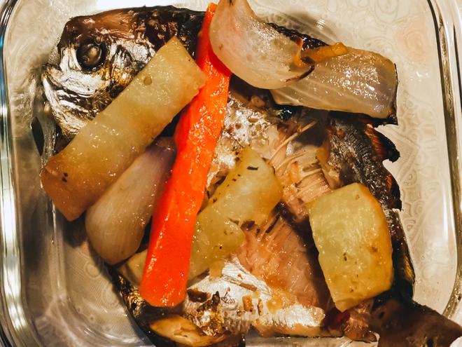 懒人烤鲳鱼（烤箱）的做法