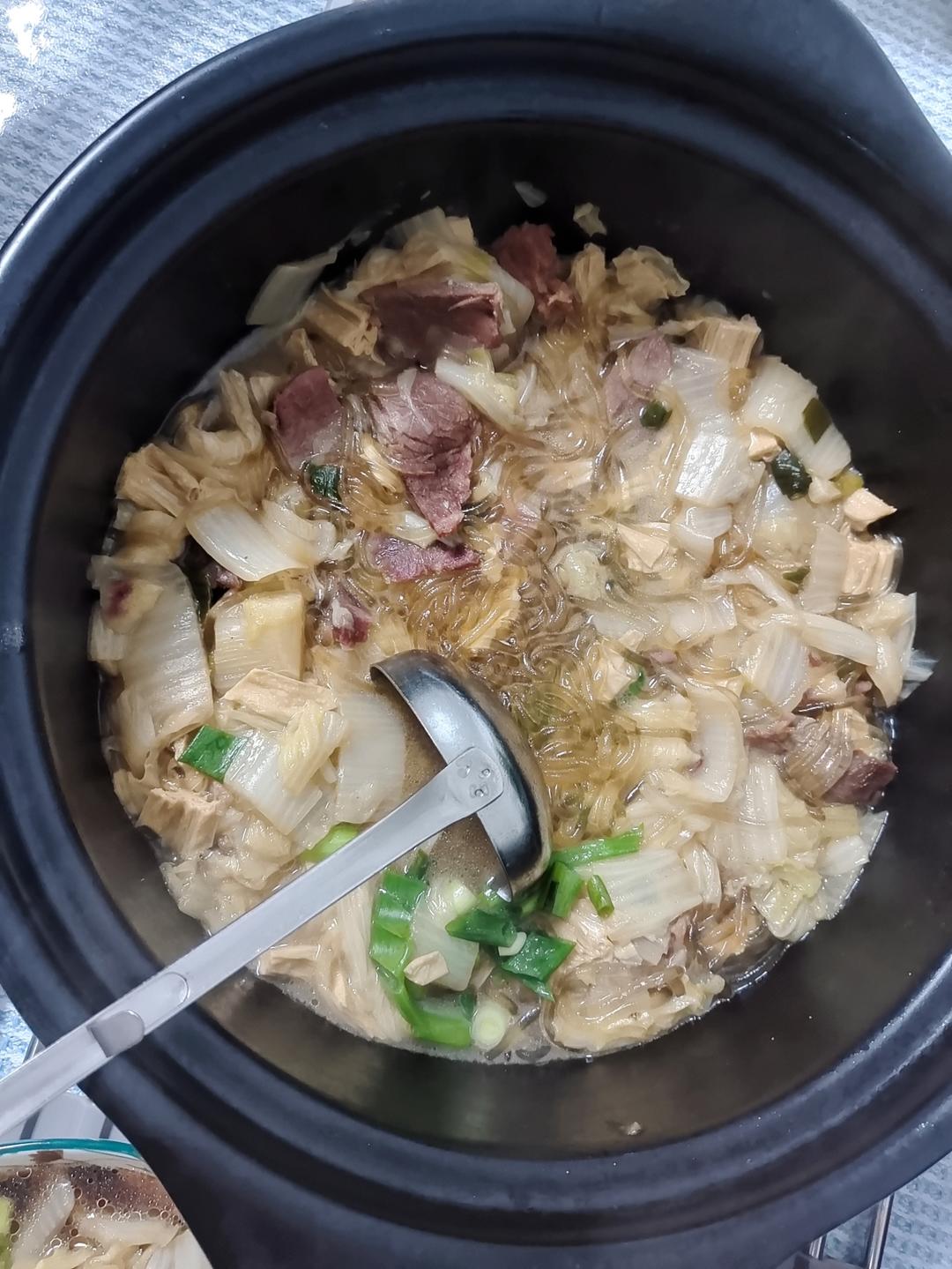 白菜牛肉烩粉丝，最快速度完成一道硬菜！