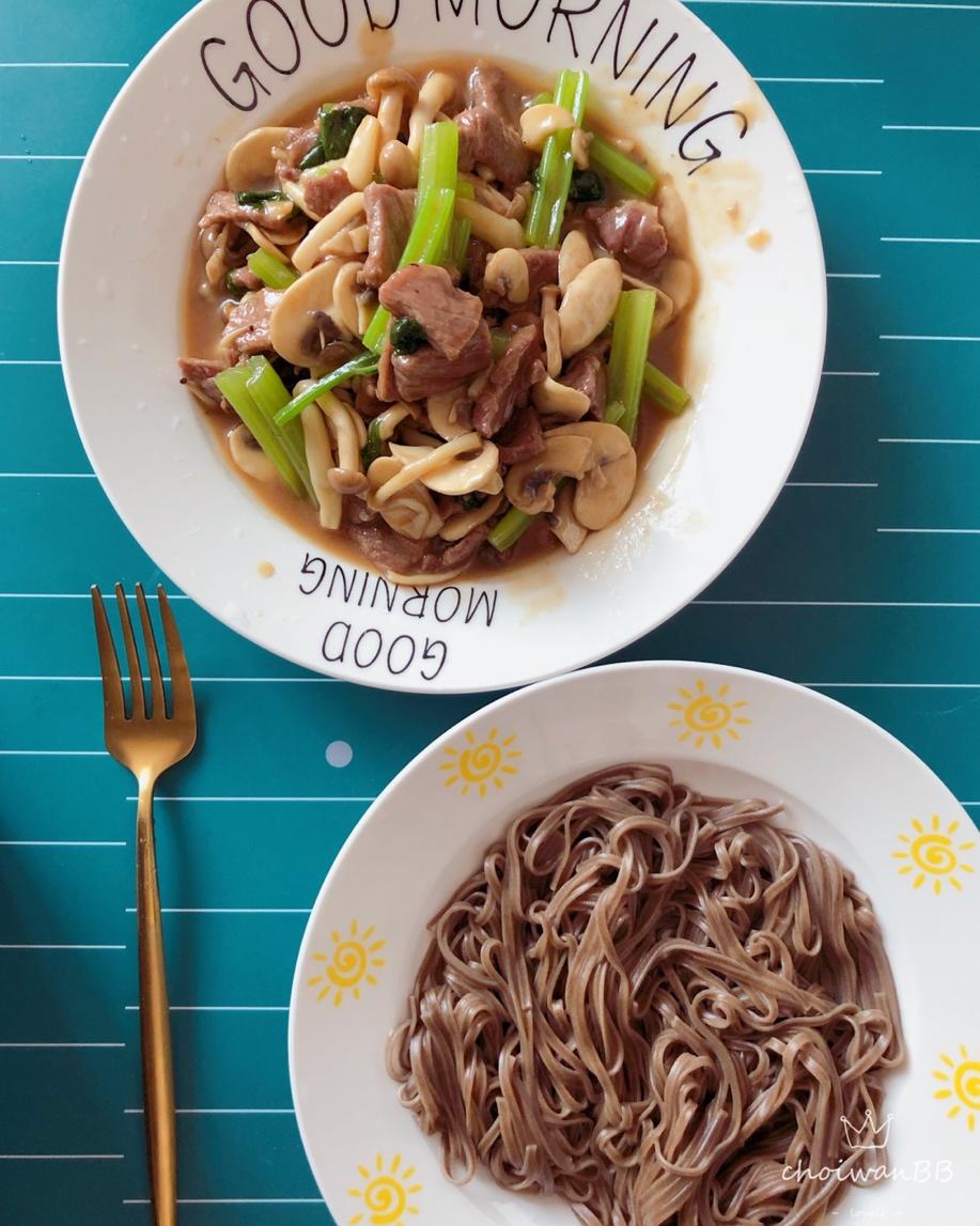 杂菇凉拌鸡胸肉丝减肥瘦身餐