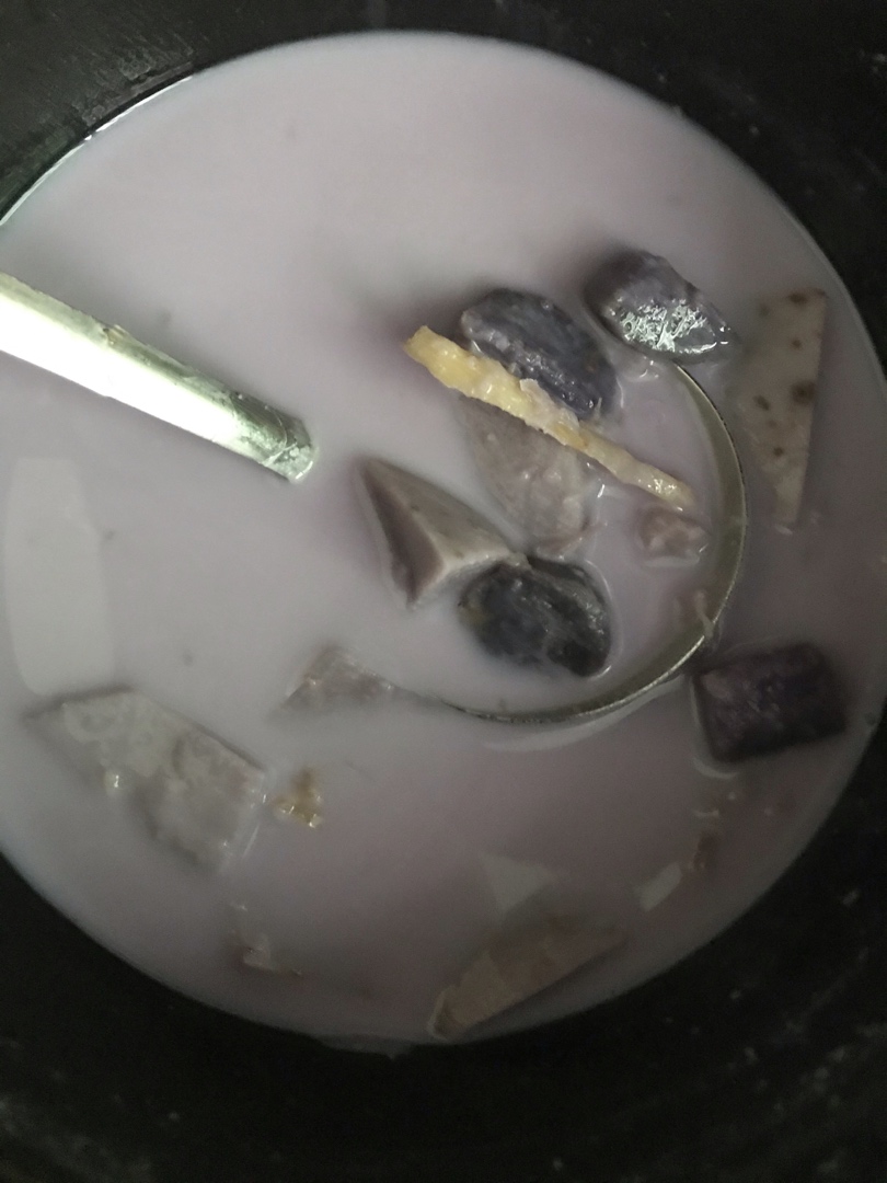 香芋紫薯桃胶牛奶糖水