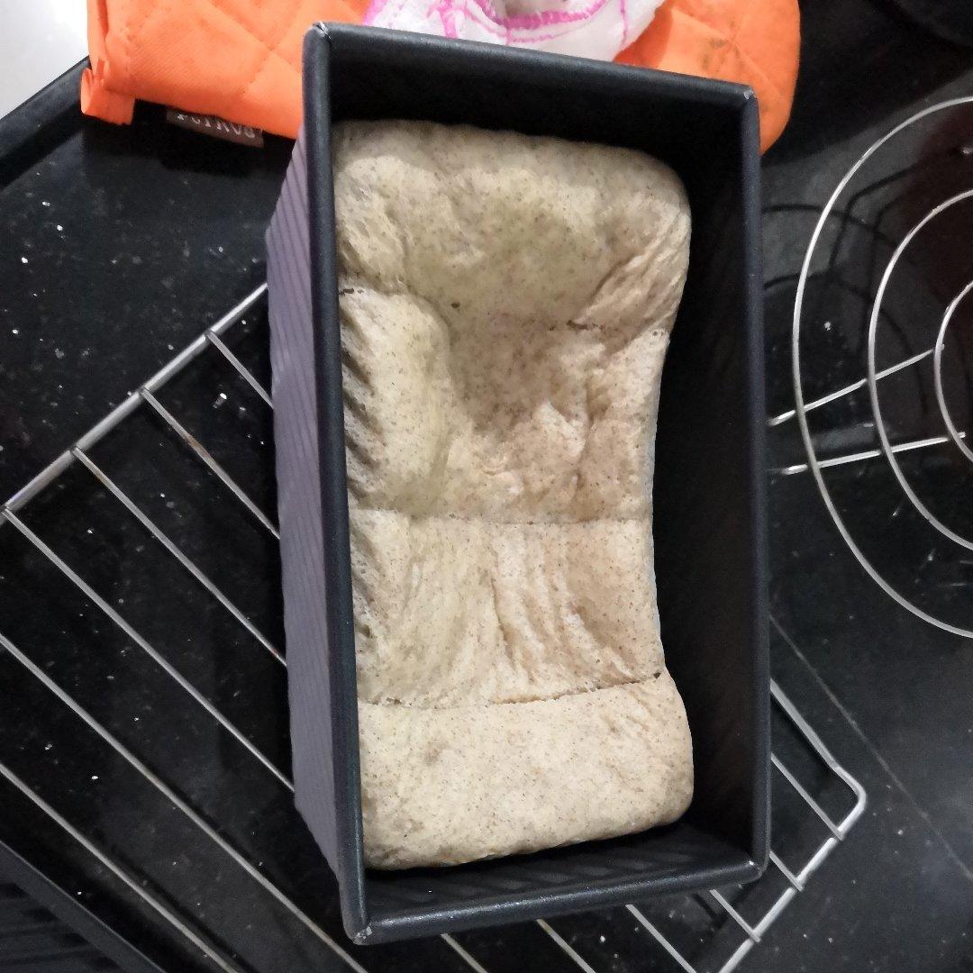 爆发力惊人的70%中种全麦吐司