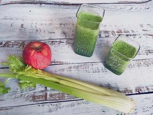 饮品｜苹果蔬菜汁的做法 步骤5