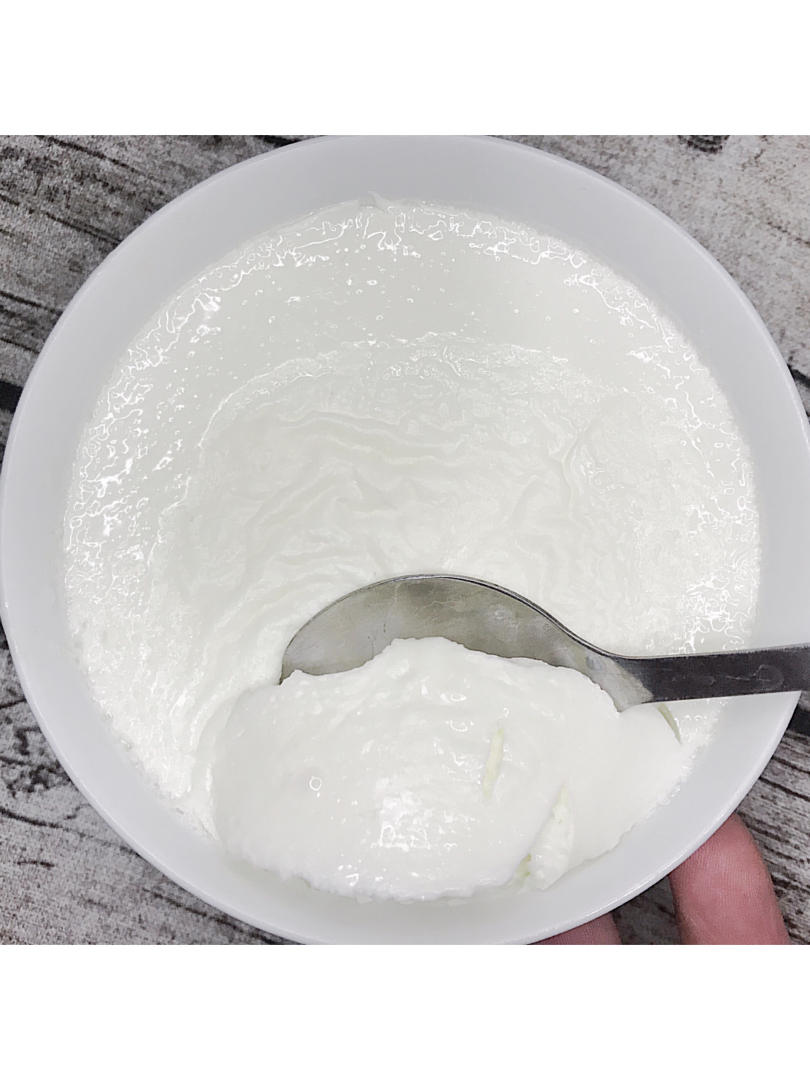 双皮奶（科学方子：淡奶油兑牛奶以假乱真乳脂达到8%的水牛奶，在家轻松做出正宗顺德味儿）