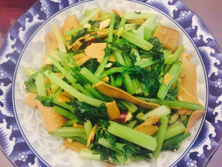 素菜：芹菜炒豆腐干
