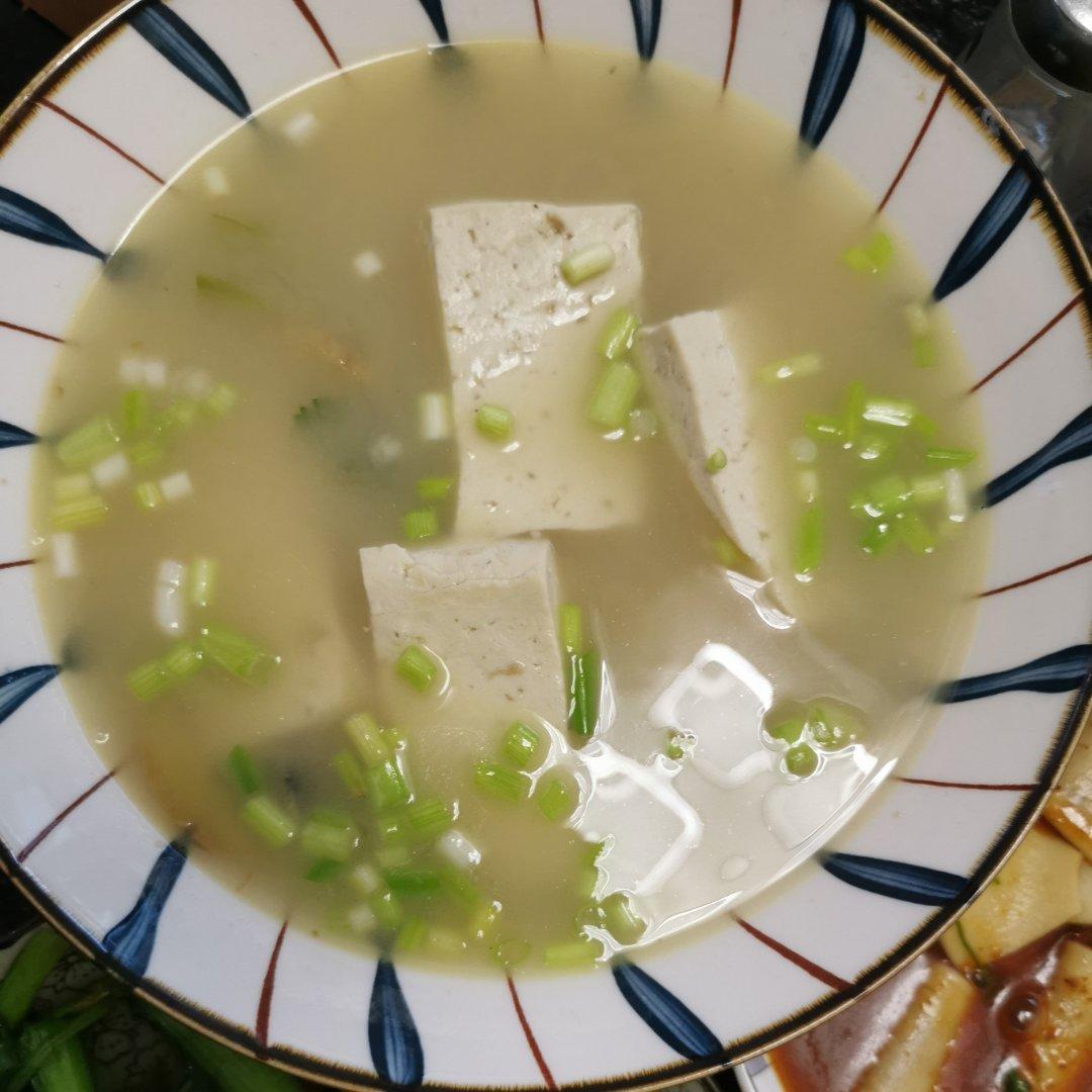 黑鱼骨豆腐汤