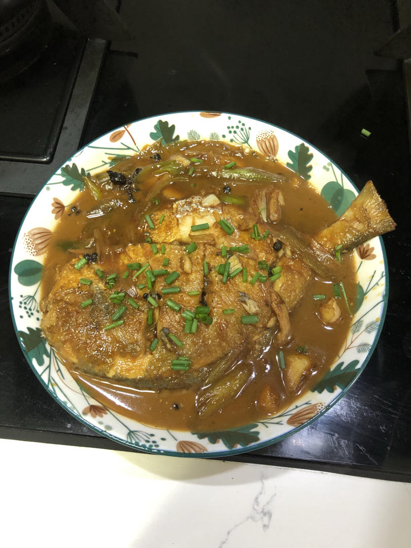 传统中式红烧平鱼