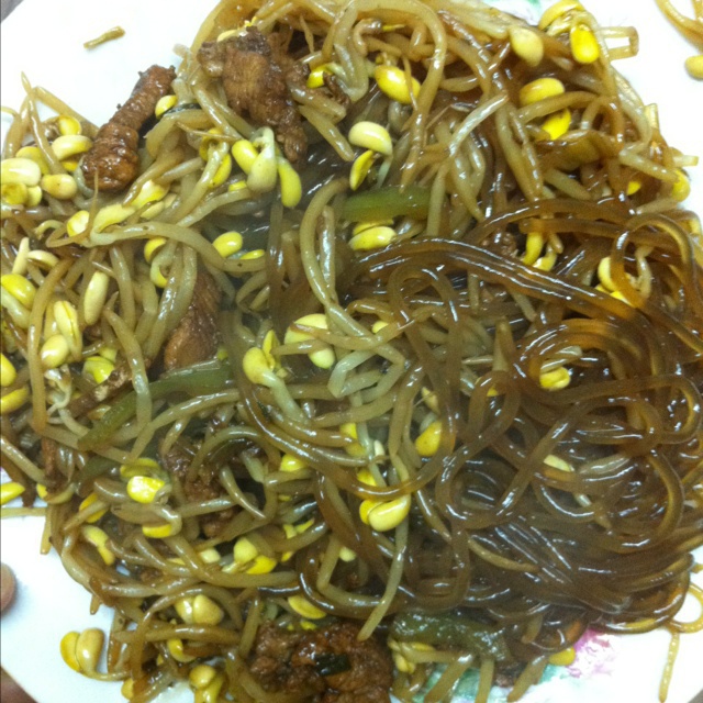 豆芽炒肉丝